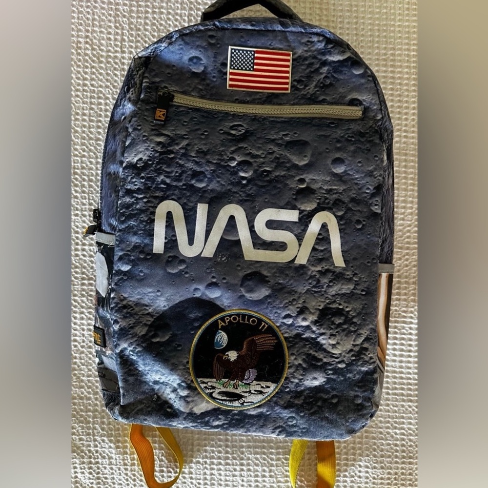 de. Kryptic Augmented Reality Backpack